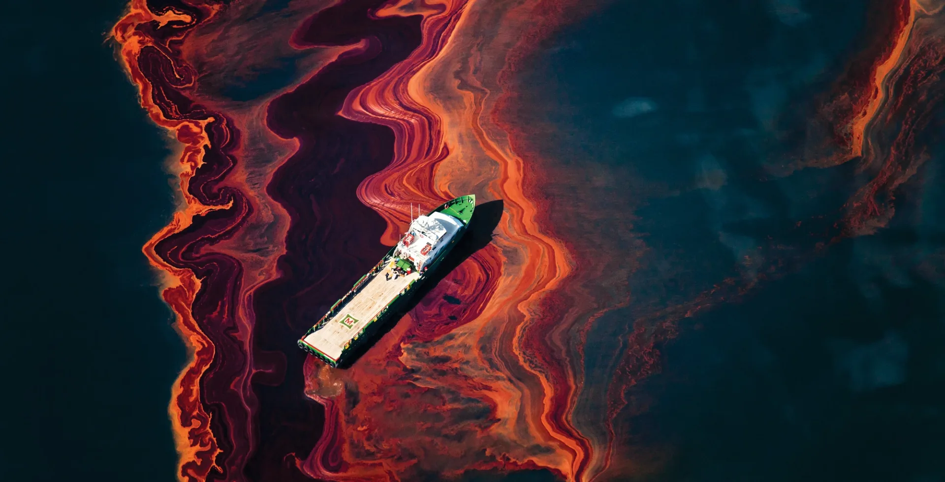 © Daniel Beltrá, courtesy of Catherine Edelman Gallery, Chicago - 2010 Deepwater Horizon spill.